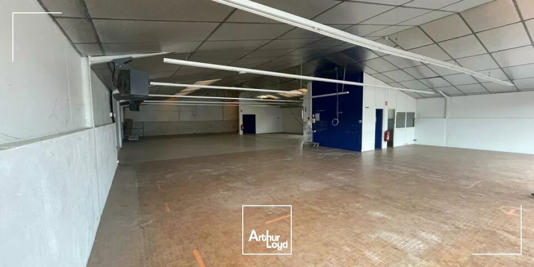 LOCAL COMMERCIAL DE 545M² - A LOUER - LES HERBIERS