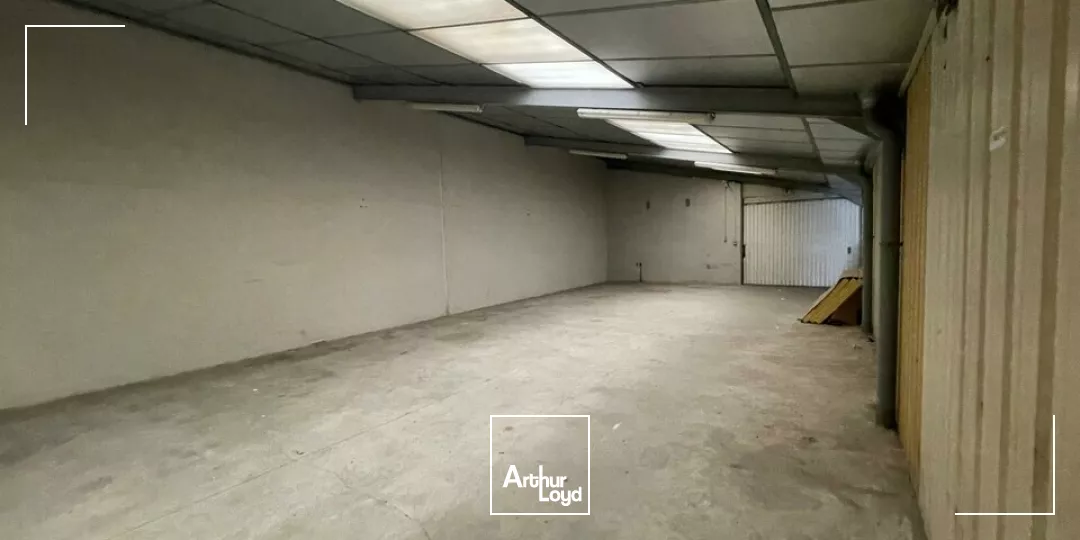 LOCAL COMMERCIAL DE 545M² - A LOUER - LES HERBIERS