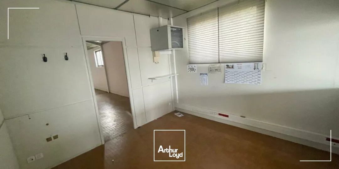 LOCAL COMMERCIAL DE 545M² - A LOUER - LES HERBIERS