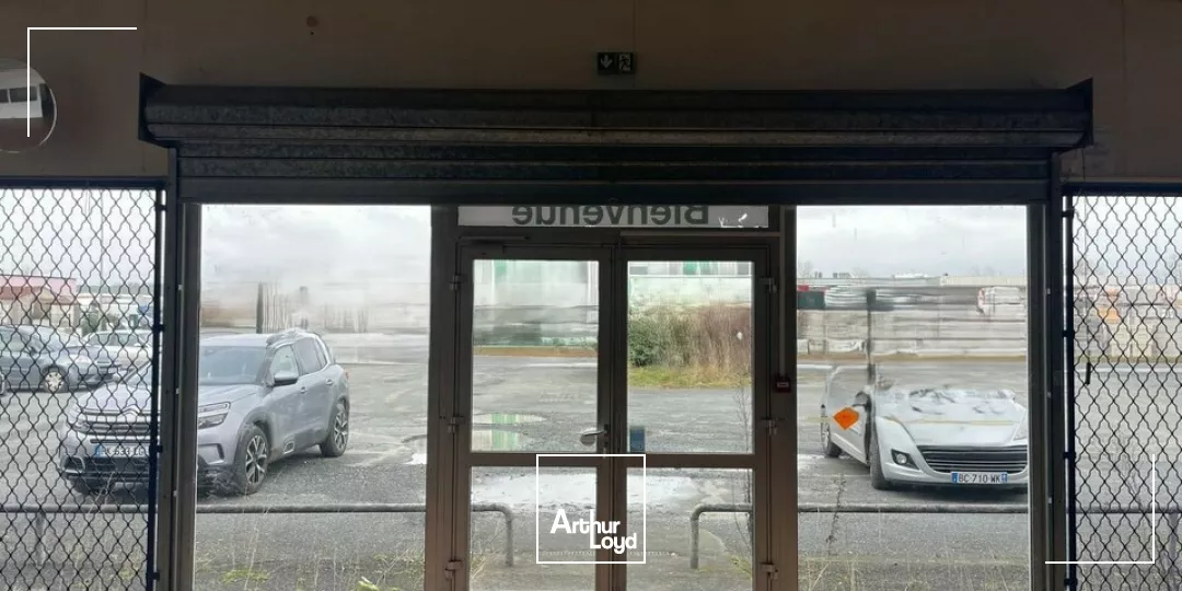 LOCAL COMMERCIAL DE 545M² - A LOUER - LES HERBIERS