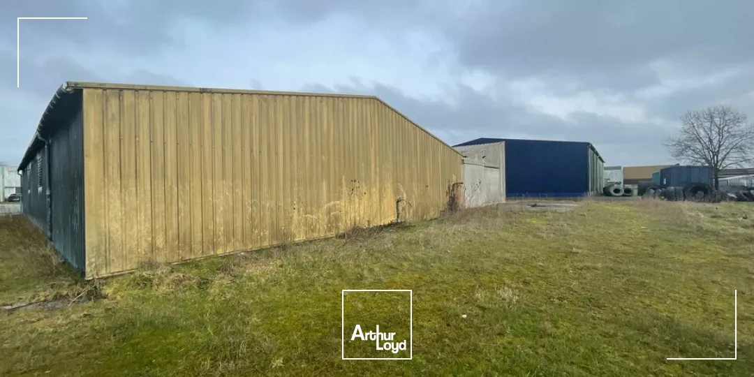 LOCAL COMMERCIAL DE 545M² - A LOUER - LES HERBIERS