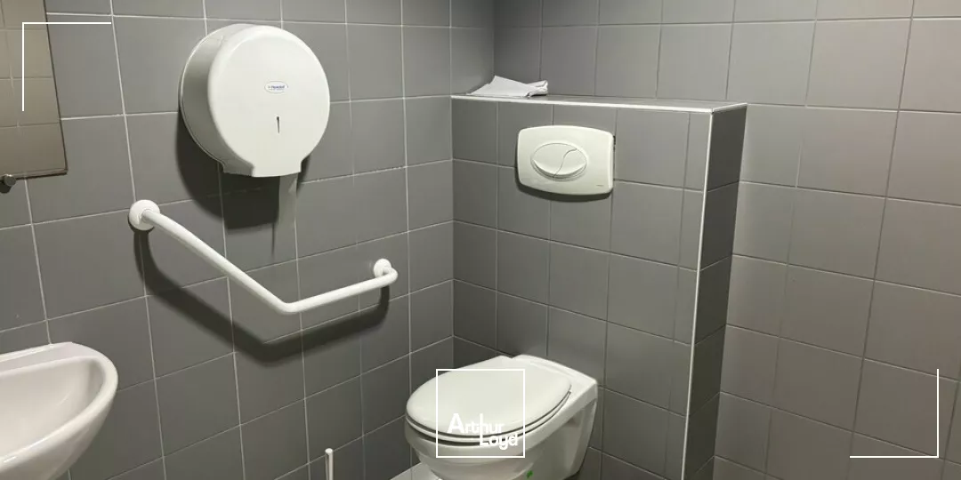 À louer  Bureaux fonctionnels et lumineux de 390 m² dans un immeuble tertiaire moderne aux Herbiers