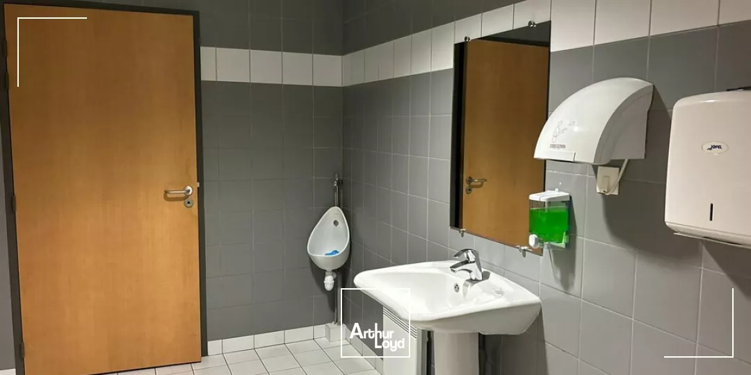 À louer  Bureaux fonctionnels et lumineux de 390 m² dans un immeuble tertiaire moderne aux Herbiers