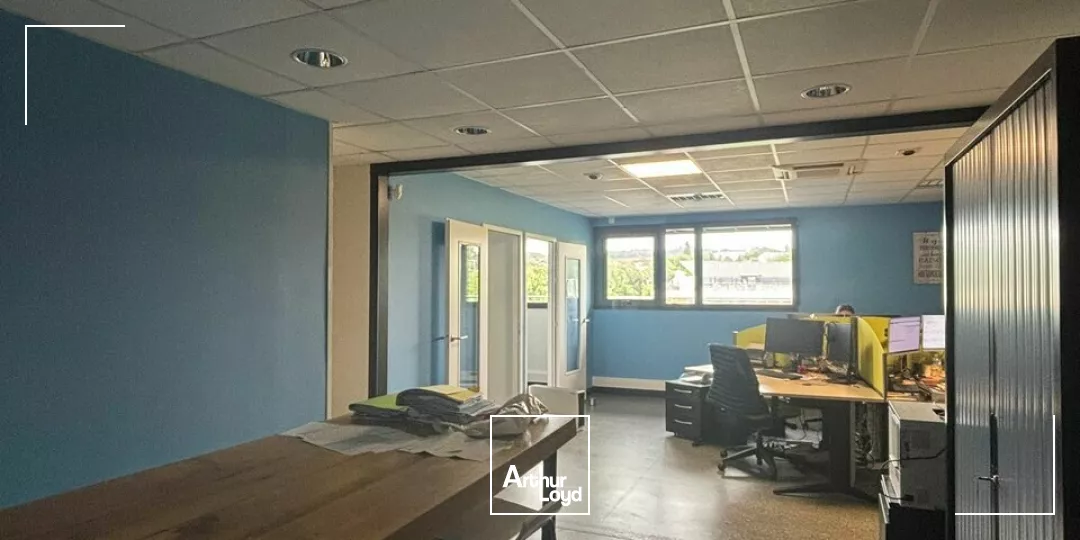 À louer  Bureaux fonctionnels et lumineux de 390 m² dans un immeuble tertiaire moderne aux Herbiers