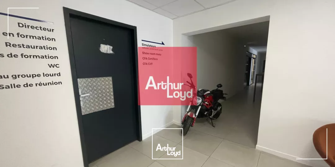 Vauvert : Bureaux et locaux commerciaux à louer - 647,48 m² divisibles - Disponibilité immédiate