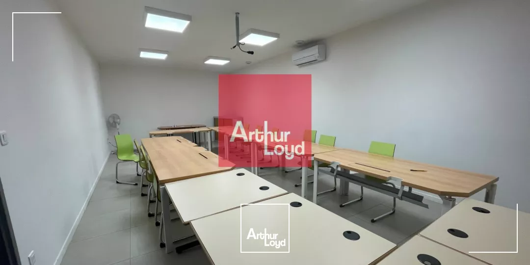 Vauvert : Bureaux et locaux commerciaux à louer - 647,48 m² divisibles - Disponibilité immédiate