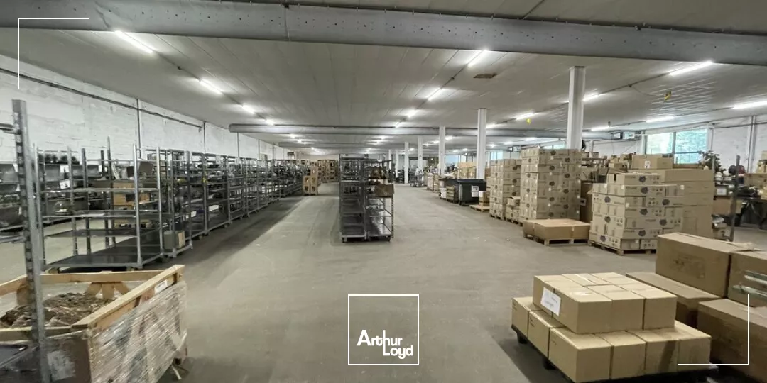 À VENDRE - Ensemble immobilier logistique et tertiaire indépendant - Environ 8.162 m² bâtis sur 16.575 m² de terrain