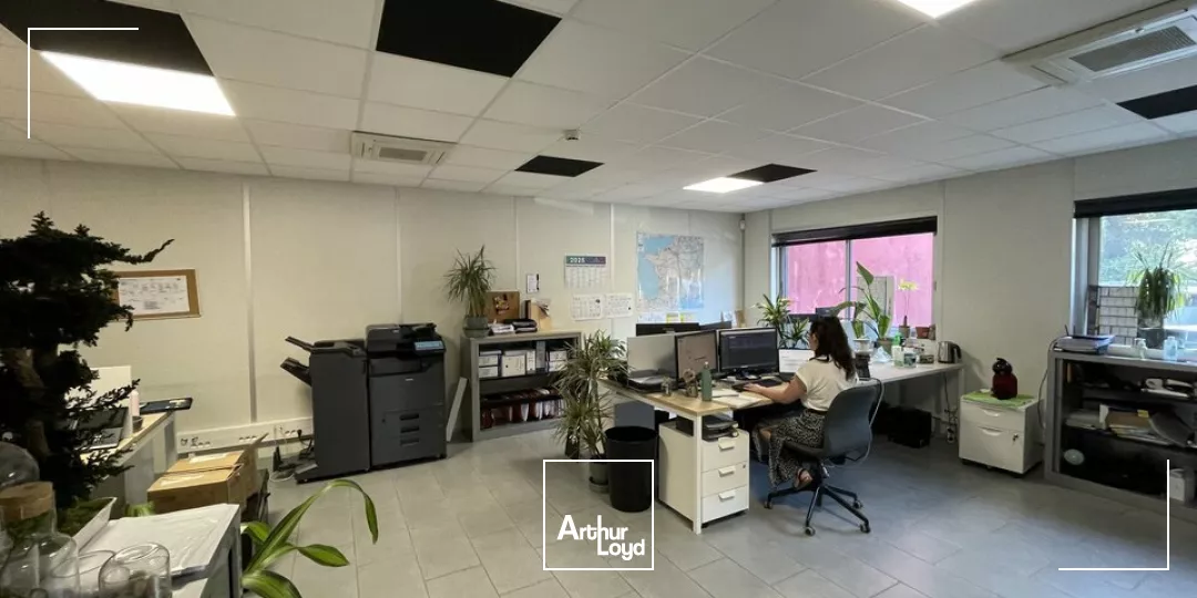 À VENDRE - Ensemble immobilier logistique et tertiaire indépendant - Environ 8.162 m² bâtis sur 16.575 m² de terrain