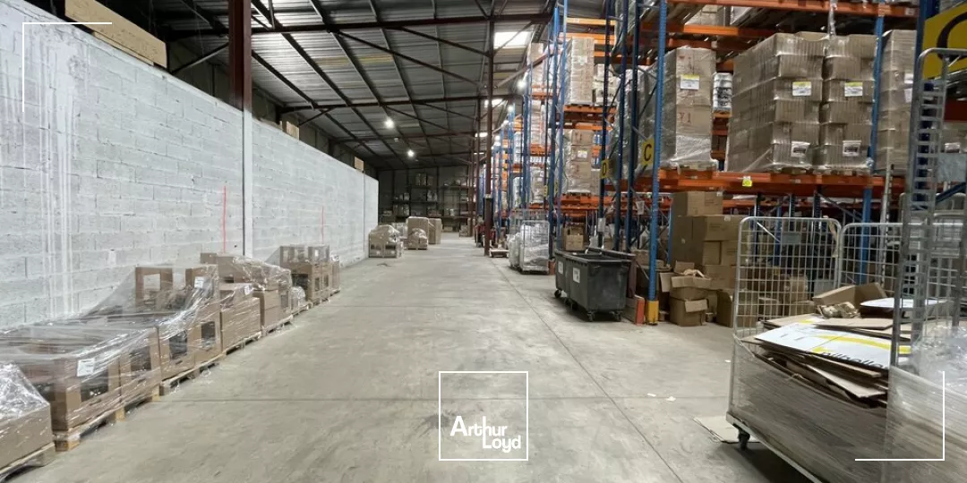 À VENDRE - Ensemble immobilier logistique et tertiaire indépendant - Environ 8.162 m² bâtis sur 16.575 m² de terrain