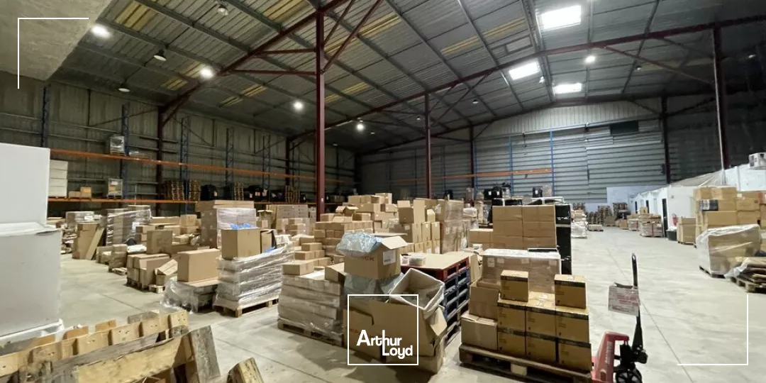 À VENDRE - Ensemble immobilier logistique et tertiaire indépendant - Environ 8.162 m² bâtis sur 16.575 m² de terrain