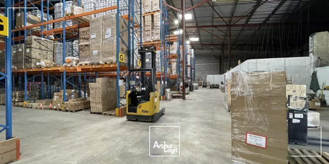 À VENDRE - Ensemble immobilier logistique et tertiaire indépendant - Environ 8.162 m² bâtis sur 16.575 m² de terrain