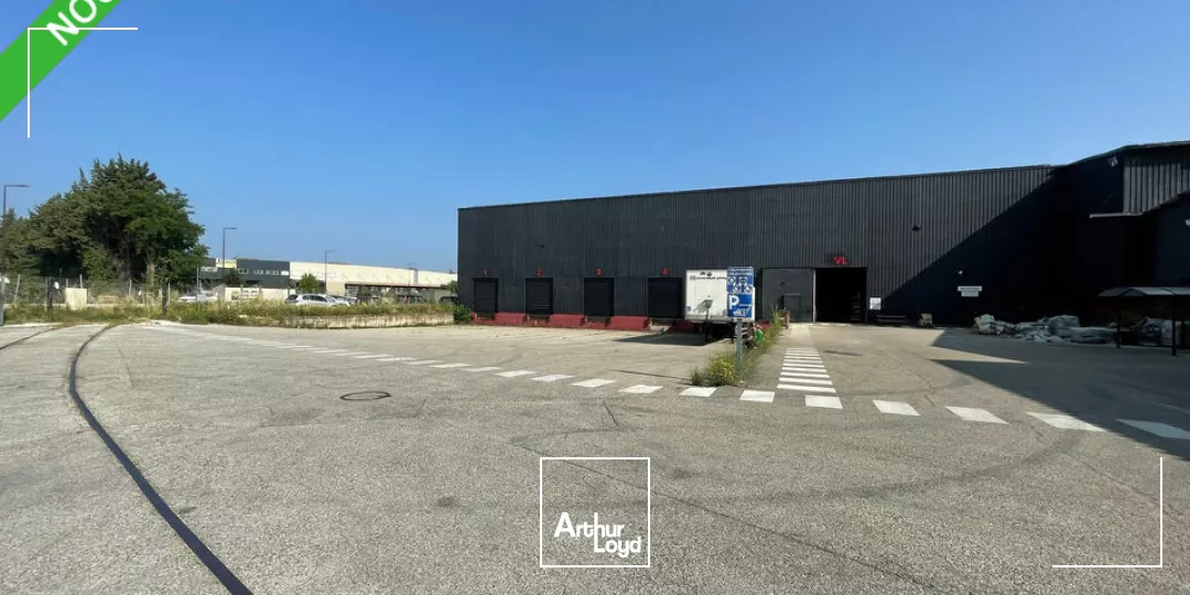 À VENDRE - Ensemble immobilier logistique et tertiaire indépendant - Environ 8.162 m² bâtis sur 16.575 m² de terrain