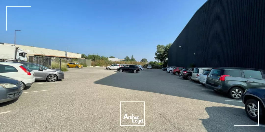 À VENDRE - Ensemble immobilier logistique et tertiaire indépendant - Environ 8.162 m² bâtis sur 16.575 m² de terrain