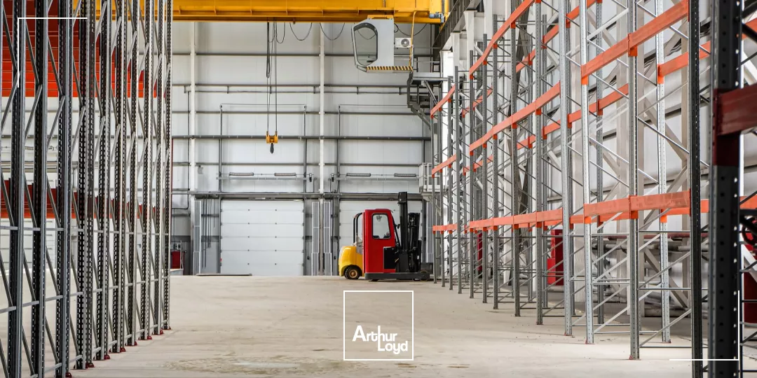 Bâtiment d'activités indépendant en vente investisseur