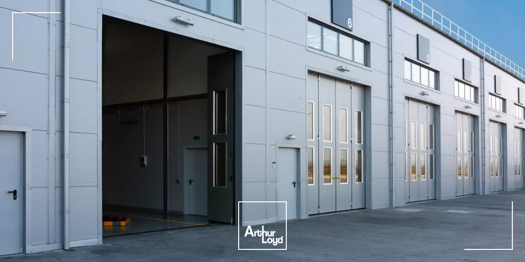 Bâtiment d'activités indépendant en vente investisseur