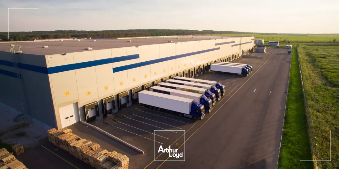 Bâtiment d'activités indépendant en vente investisseur