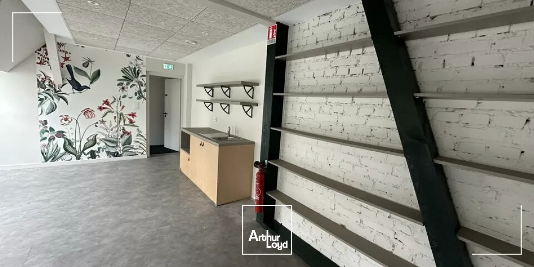 LOCAL COMMERCIAL à LOUER de 604.74 m²