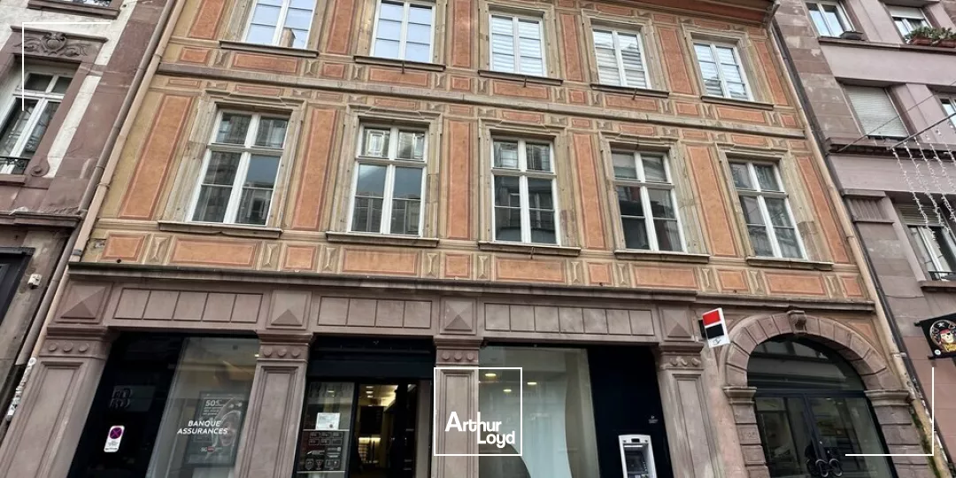 LOCAL COMMERCIAL à LOUER de 604.74 m²