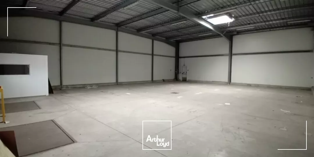 A LOUER local d'activité proximité de Chalon