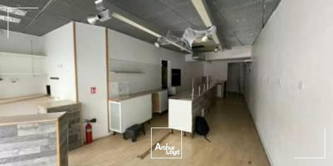 A LOUER LOCAL COMMERCIAL DE 45 m² EN PLEIN COEUR DE L'HYPERCENTRE DE NIORT