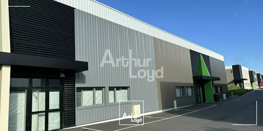 Cellule d'activité neuve et aménagée - Au bord de l'axe RENNES SAINT-MALO