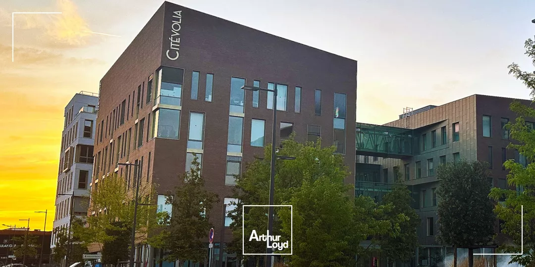 À louer - Bureaux modernes de 303 m² à Fleury-les-Aubrais - Quartier Interives