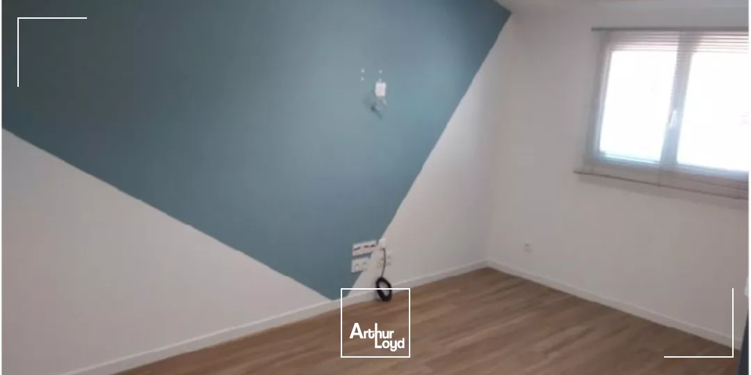 Local d'activité avec bureaux et parking à louer - Proximité autoroute - La Farlède