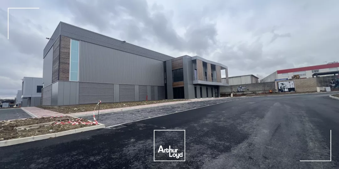 Locaux d'activités et bureaux neufs divisibles à partir de 699 m2 - Parc d'activités à louer à Courtry, accès A1, A104, A4