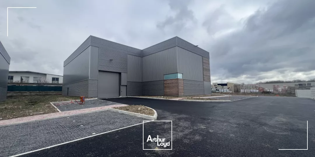 Locaux d'activités et bureaux neufs divisibles à partir de 699 m2 - Parc d'activités à louer à Courtry, accès A1, A104, A4