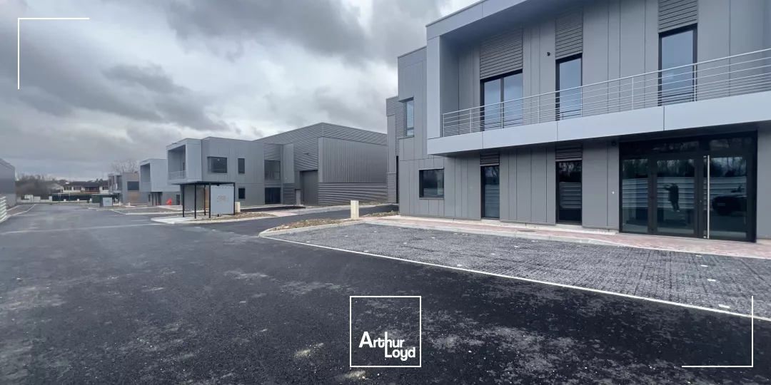 Locaux d'activités et bureaux neufs divisibles à partir de 699 m2 - Parc d'activités à louer à Courtry, accès A1, A104, A4