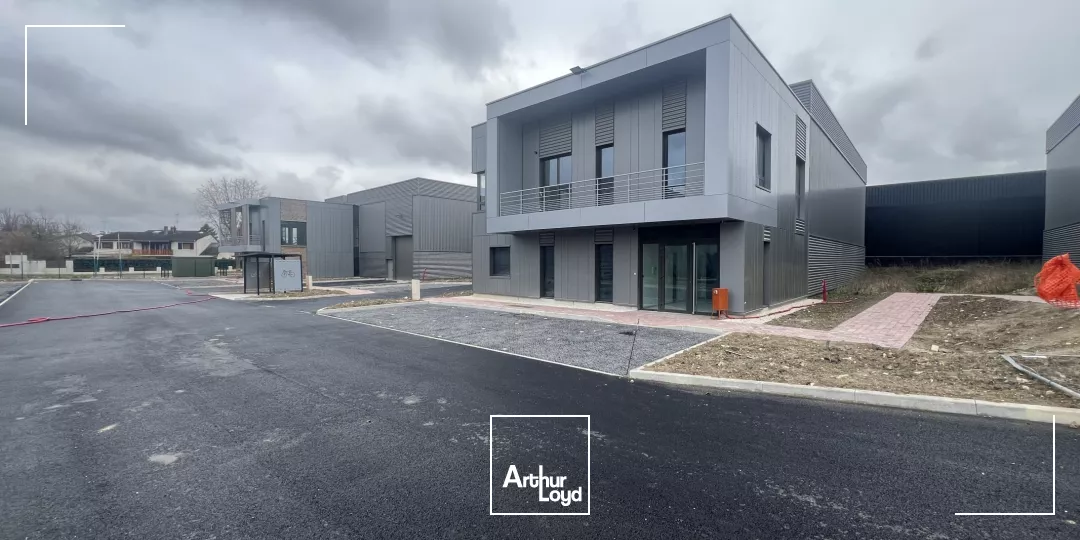 Locaux d'activités et bureaux neufs divisibles à partir de 699 m2 - Parc d'activités à louer à Courtry, accès A1, A104, A4