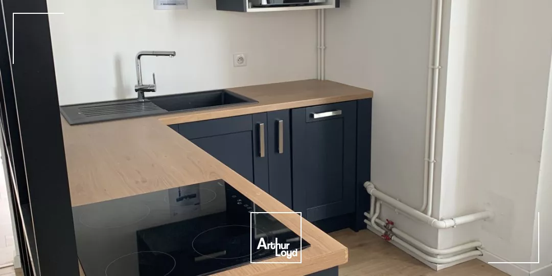 À louer - Bureaux de 70 m² dans la Tour Perret à Amiens, emplacement central face à la gare