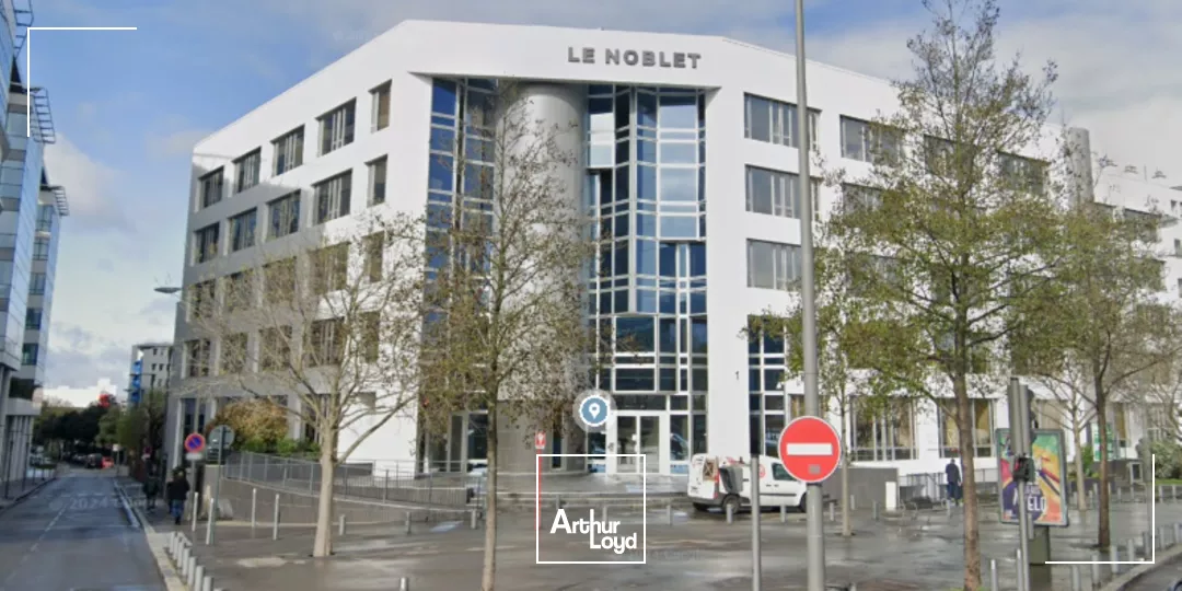 A Colombes - Espaces de bureaux lumineux et rénovés à louer ou à acquérir - Parking privatif - Accès PMR