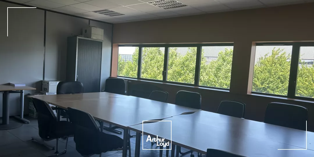 Ensemble immobilier à louer Parc du Mélantois. 