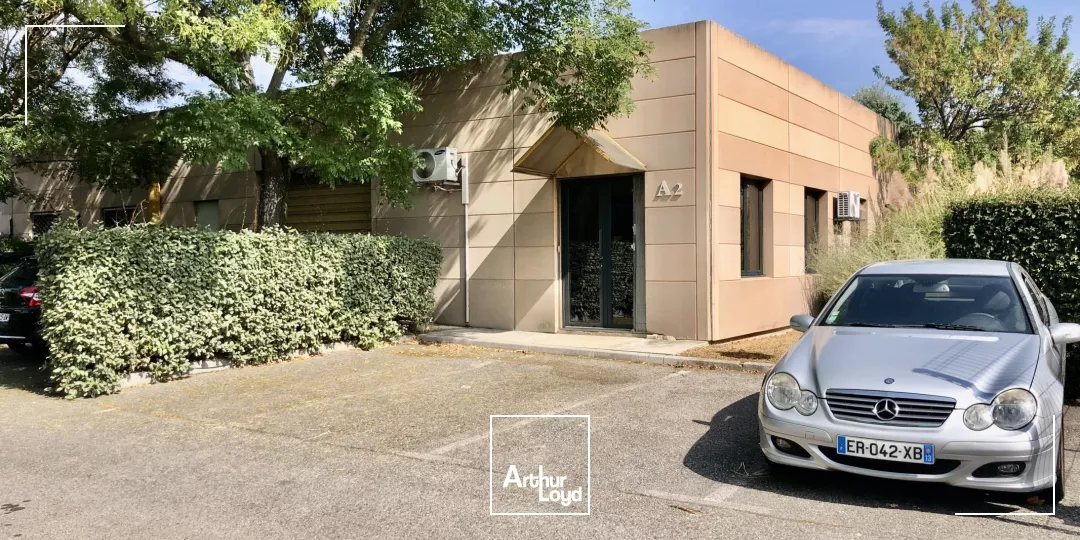 Locaux mixtes rénovés sur la ZI de l'ANJOLY à VITROLLES