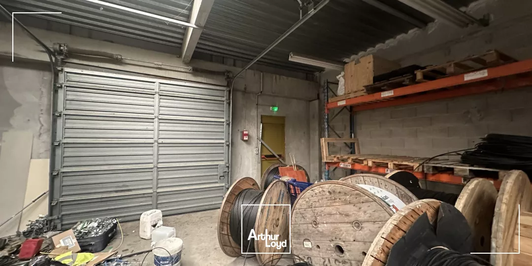 Locaux mixtes rénovés sur la ZI de l'ANJOLY à VITROLLES