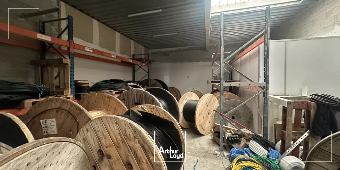 Locaux mixtes rénovés sur la ZI de l'ANJOLY à VITROLLES