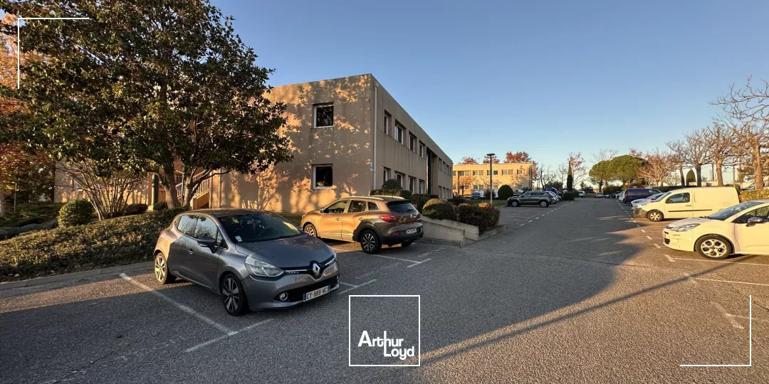 BUREAUX EN RDC DANS LA ZONE DE L'ANJOLY À VITROLLES