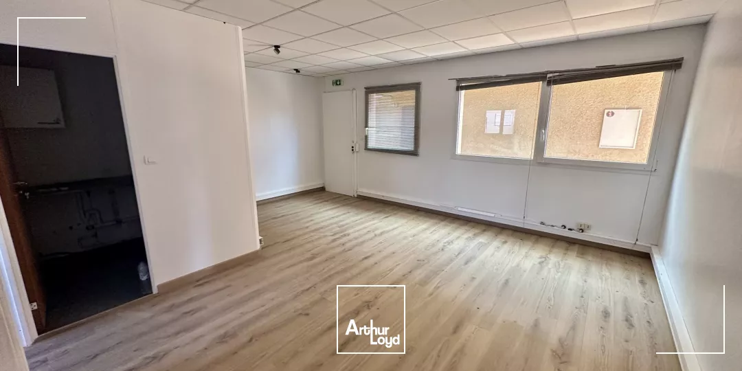 BUREAUX EN RDC DANS LA ZONE DE L'ANJOLY À VITROLLES