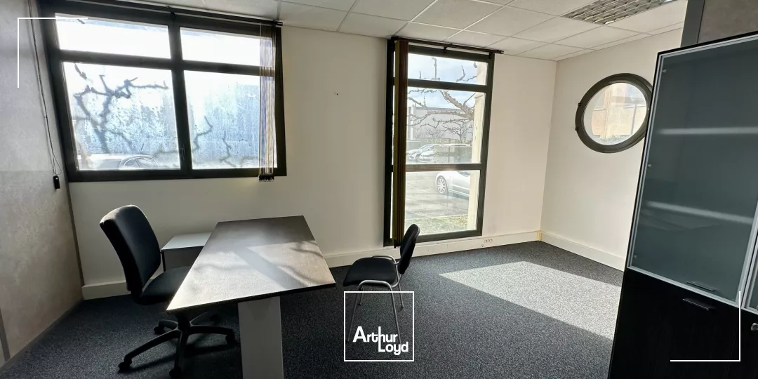 PETITE SURFACE DE BUREAUX À LOUER SUR LE PÔLE D'ACTIVITÉ