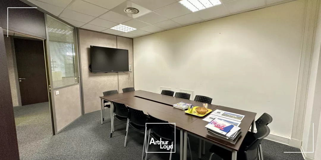 PETITE SURFACE DE BUREAUX À LOUER SUR LE PÔLE D'ACTIVITÉ
