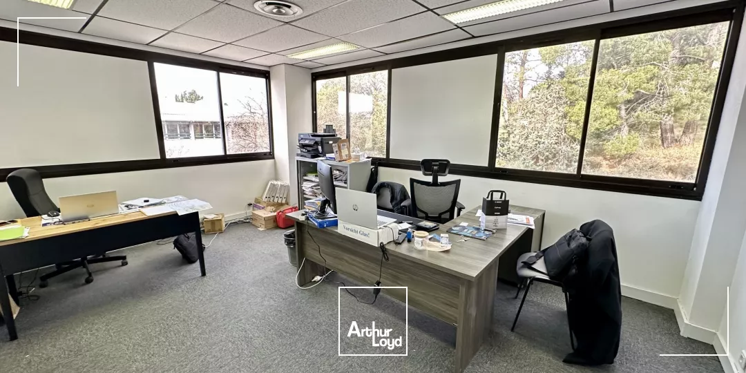 BUREAUX AVEC PARKING EN PÉRIPHÉRIE D'AIX EN PROVENCE