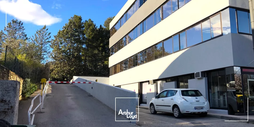 BUREAUX AVEC PARKING EN PÉRIPHÉRIE D'AIX EN PROVENCE