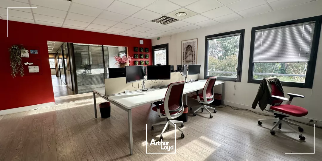 BUREAUX À VENDRE AVEC PARKING EN DERNIER ETAGE