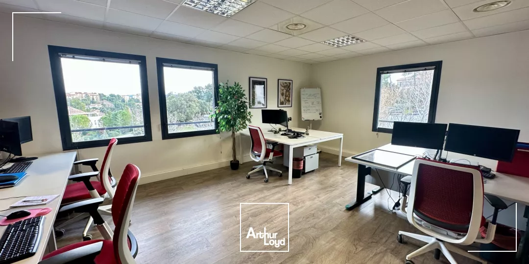 BUREAUX À VENDRE AVEC PARKING EN DERNIER ETAGE