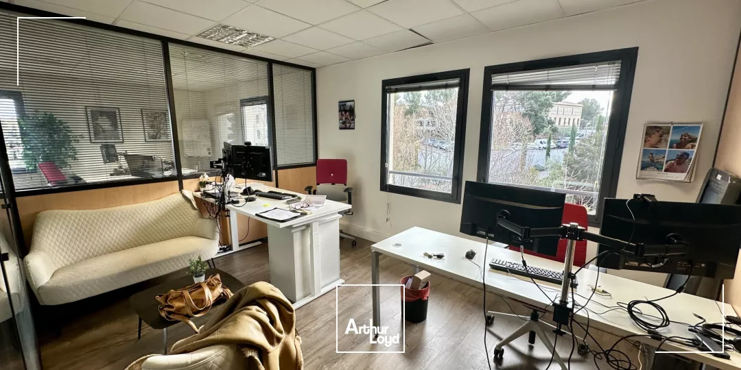 BUREAUX À VENDRE AVEC PARKING EN DERNIER ETAGE