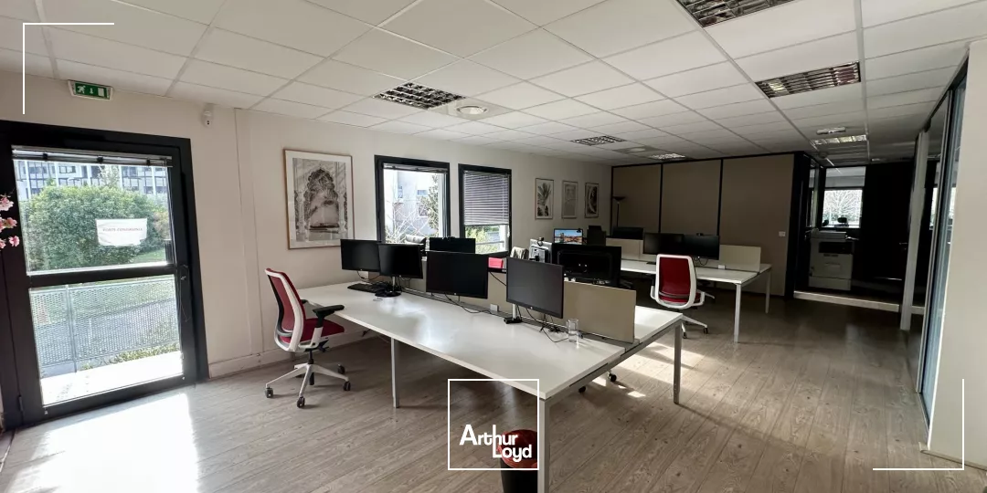 BUREAUX À VENDRE AVEC PARKING EN DERNIER ETAGE