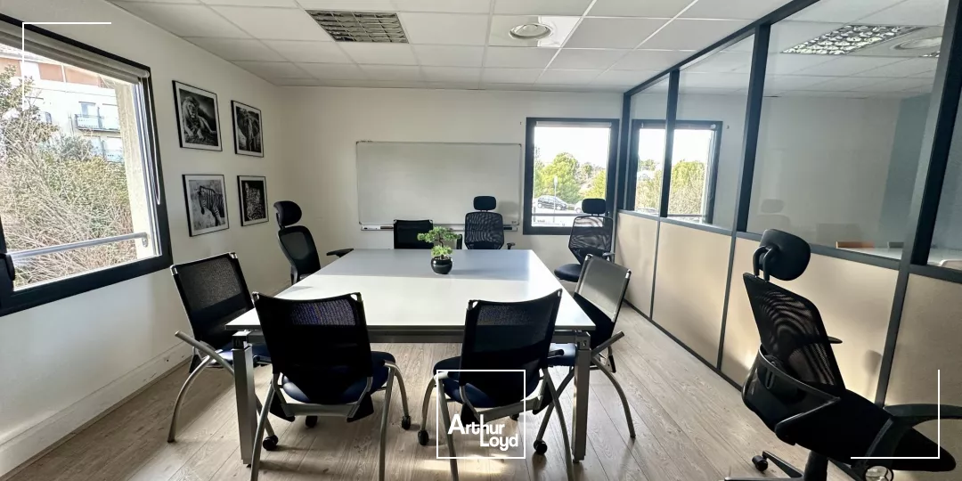 BUREAUX À VENDRE AVEC PARKING EN DERNIER ETAGE