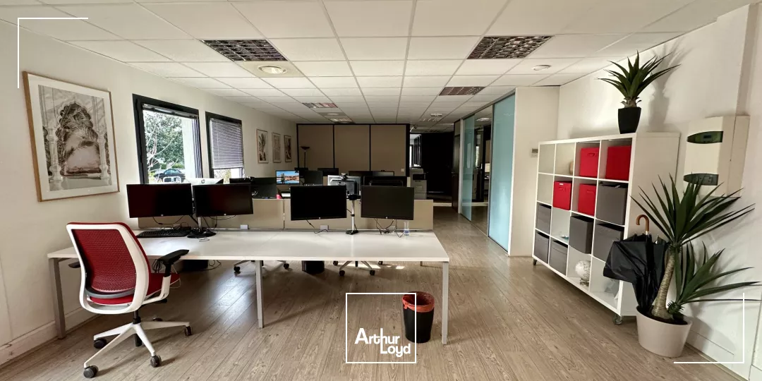 BUREAUX À VENDRE AVEC PARKING EN DERNIER ETAGE