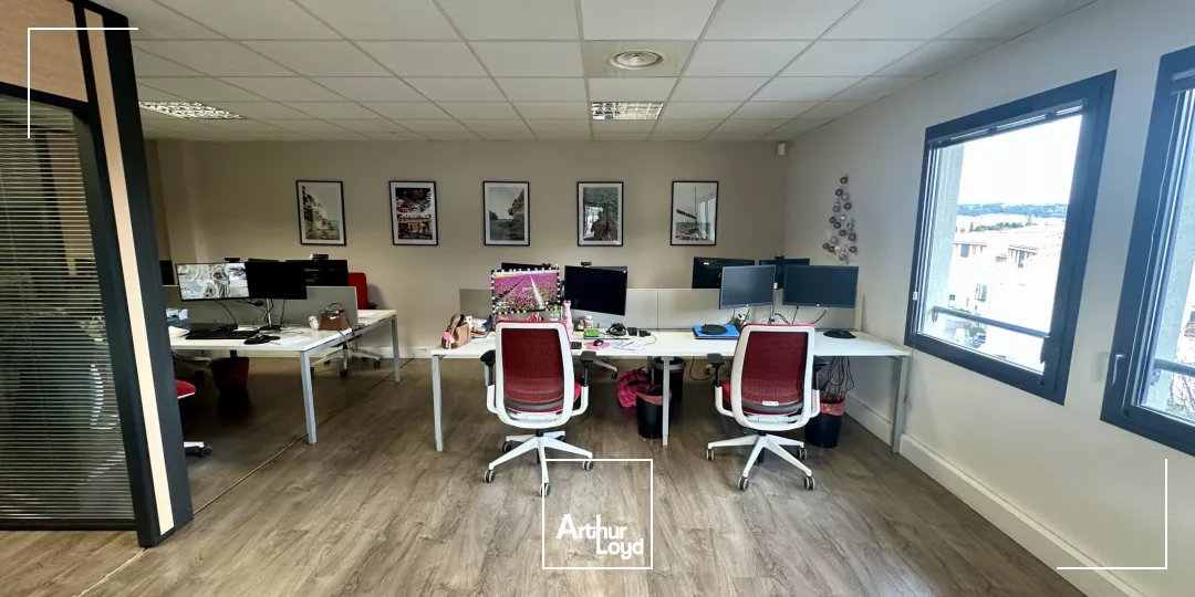 BUREAUX À VENDRE AVEC PARKING EN DERNIER ETAGE